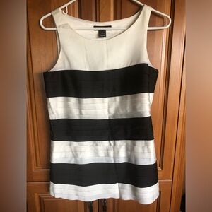 Adorable White House/Black Market layer satin Sleeveless shirt Sz 4